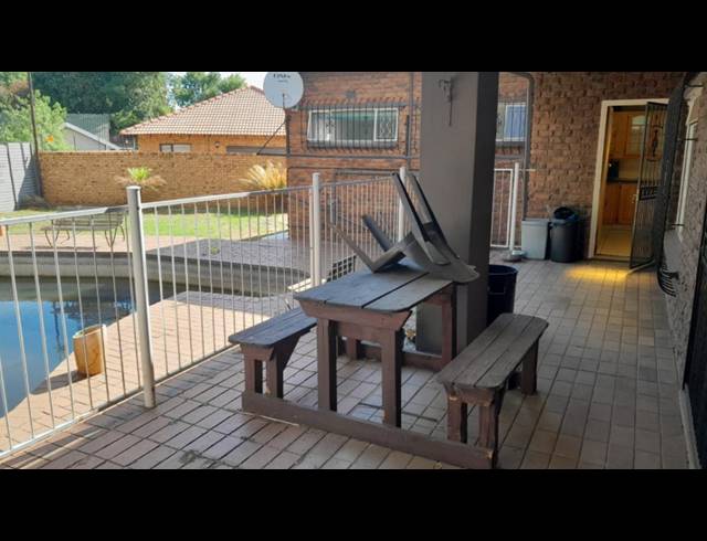 3 BEDROOM HOUSE FOR SALE IN BRACKENHURST